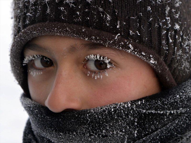 Ardahan'da öğrencilerin kirpikleri dondu