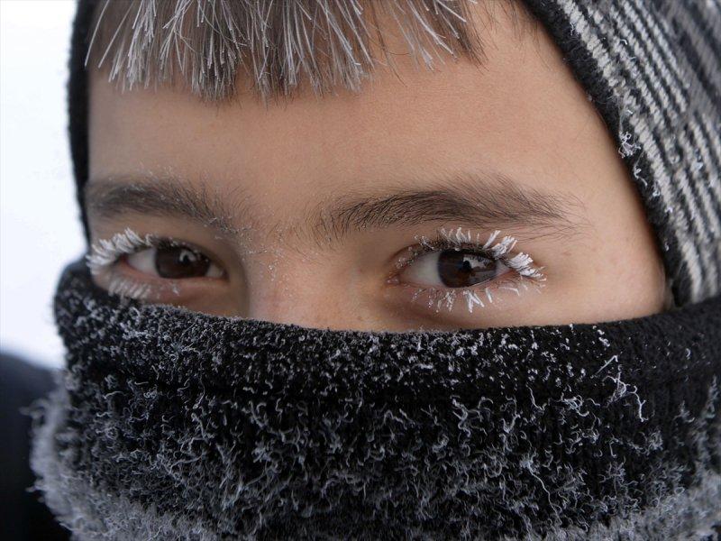 Ardahan'da öğrencilerin kirpikleri dondu