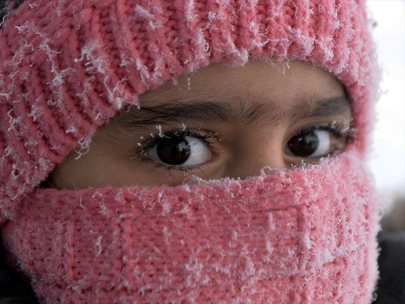 Ardahan'da öğrencilerin kirpikleri dondu