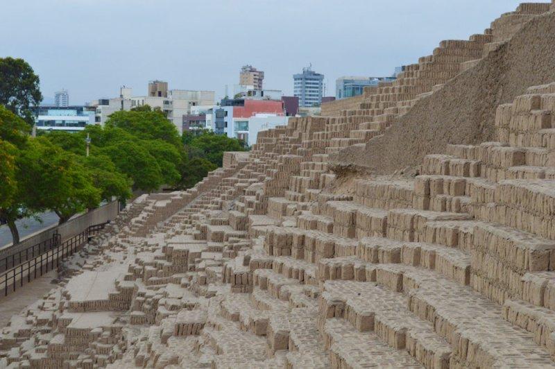 Peru'nun ortasında piramit çıktı