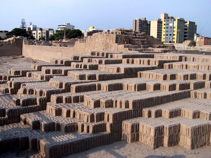 Peru'nun ortasında piramit çıktı