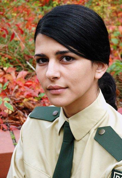 Ailesi gurbette işçi olarak çalışan ünlüler 