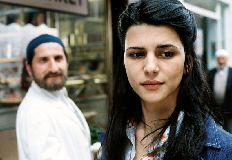 Ailesi gurbette işçi olarak çalışan ünlüler 