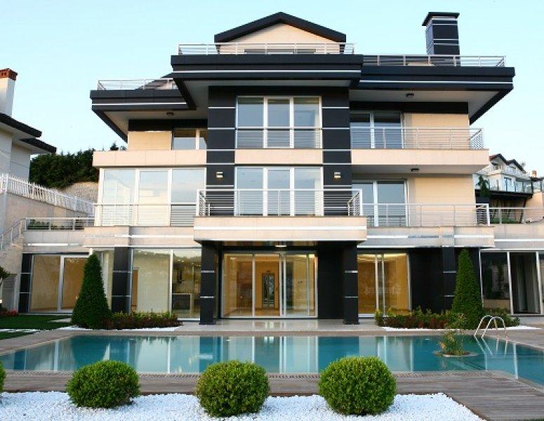 Ünlü şarkıcı Nilüfer'in 4 katlı muhteşem villası