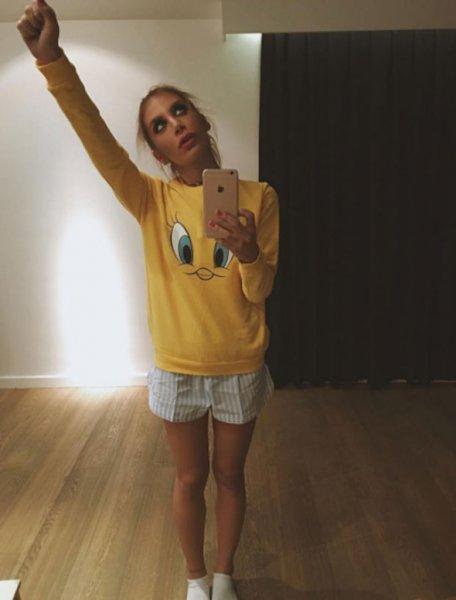 İrem Derici görüntüsü ile hayranlarını şaşırttı 