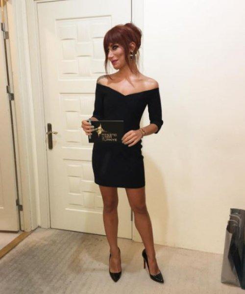 İrem Derici görüntüsü ile hayranlarını şaşırttı 