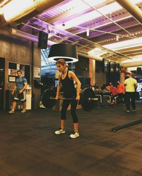 İrem Derici görüntüsü ile hayranlarını şaşırttı 