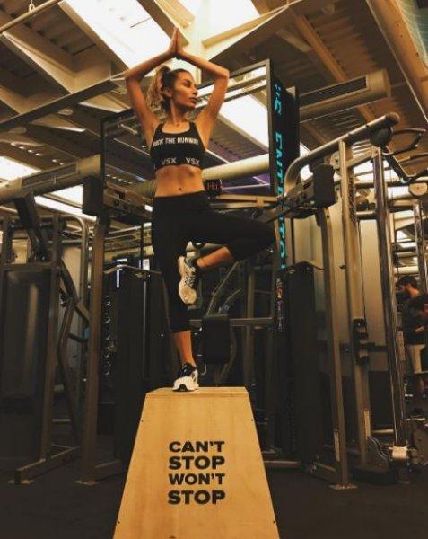 İrem Derici görüntüsü ile hayranlarını şaşırttı 