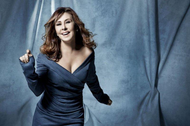 Ünlü şarkıcı Nilüfer'in 4 katlı muhteşem villası