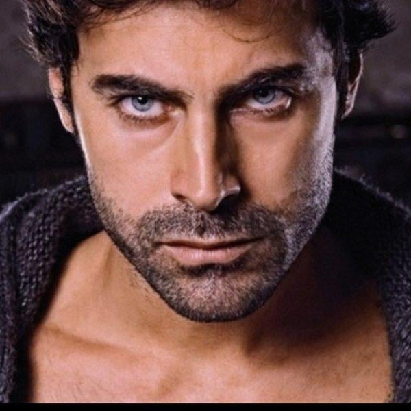 Yabancı dil bilen ünlü isimler 