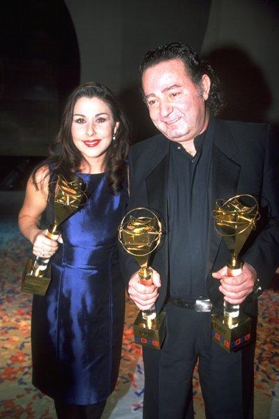 Ünlü şarkıcı Nilüfer'in 4 katlı muhteşem villası