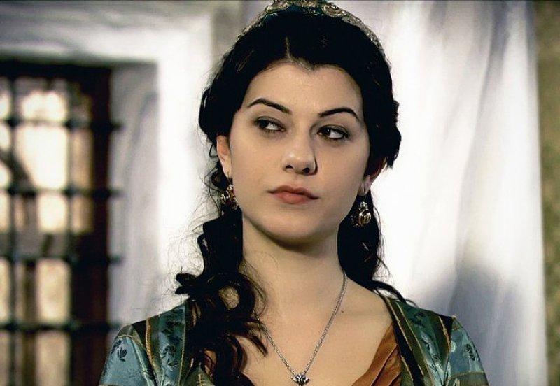 Yabancı dil bilen ünlü isimler 