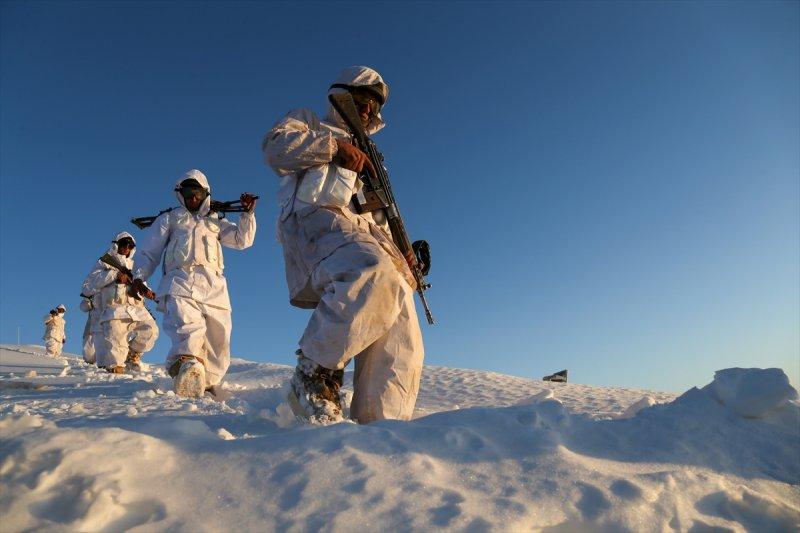 Çukurca'da eksi 22 derecede operasyon
