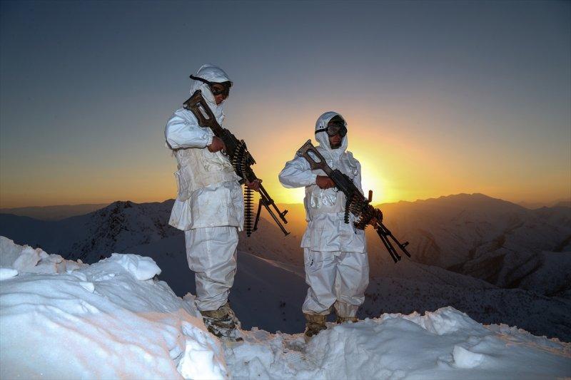 Çukurca'da eksi 22 derecede operasyon