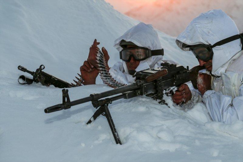 Çukurca'da eksi 22 derecede operasyon