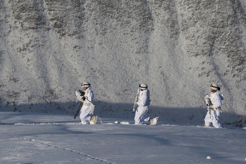 Çukurca'da eksi 22 derecede operasyon