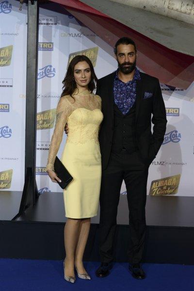 Birce Akalay ve Sarp Levendoğlu boşanıyor