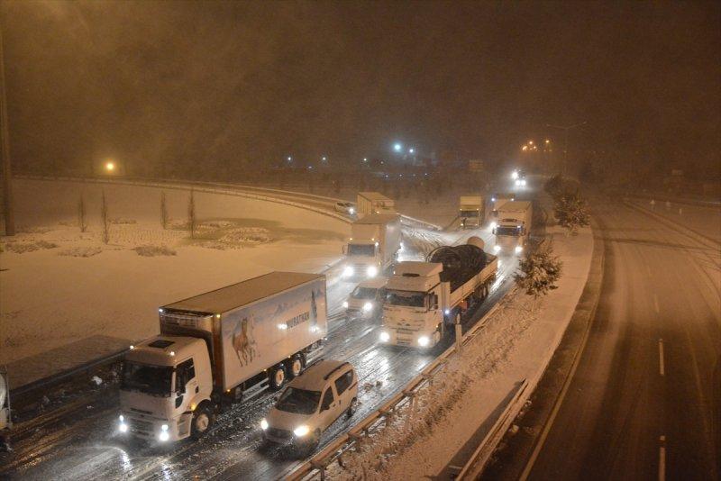 Yoğun kar yağışı yurtta etkili oldu 