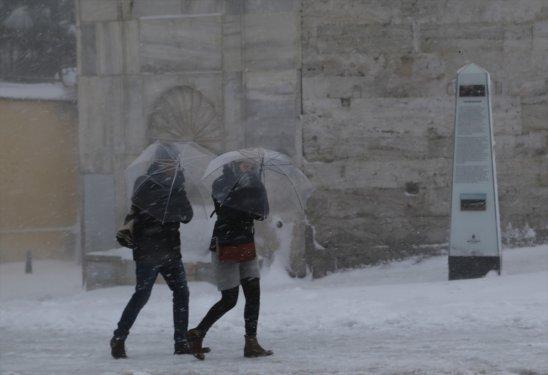 Yoğun kar yağışı yurtta etkili oldu 