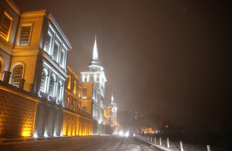 Yoğun kar yağışı yurtta etkili oldu 