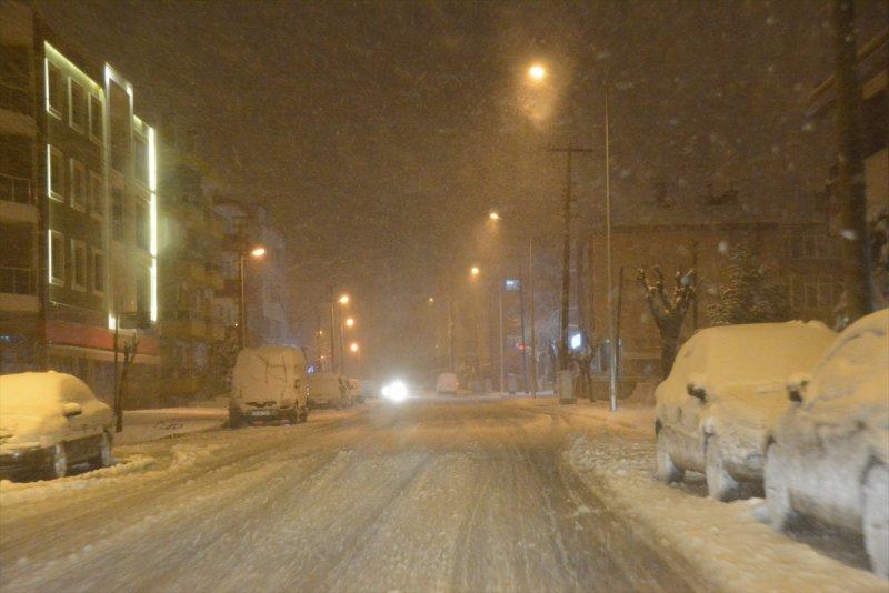 Yoğun kar yağışı yurtta etkili oldu 