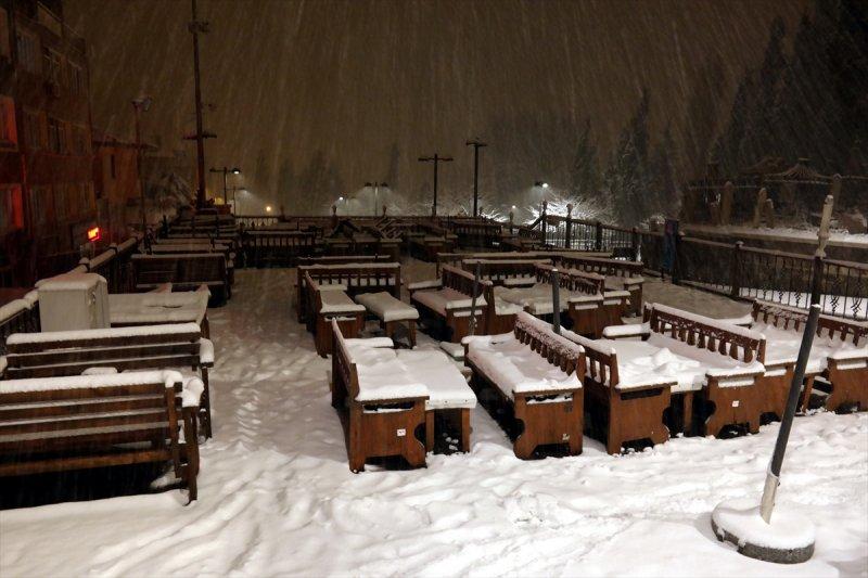 Yoğun kar yağışı yurtta etkili oldu 
