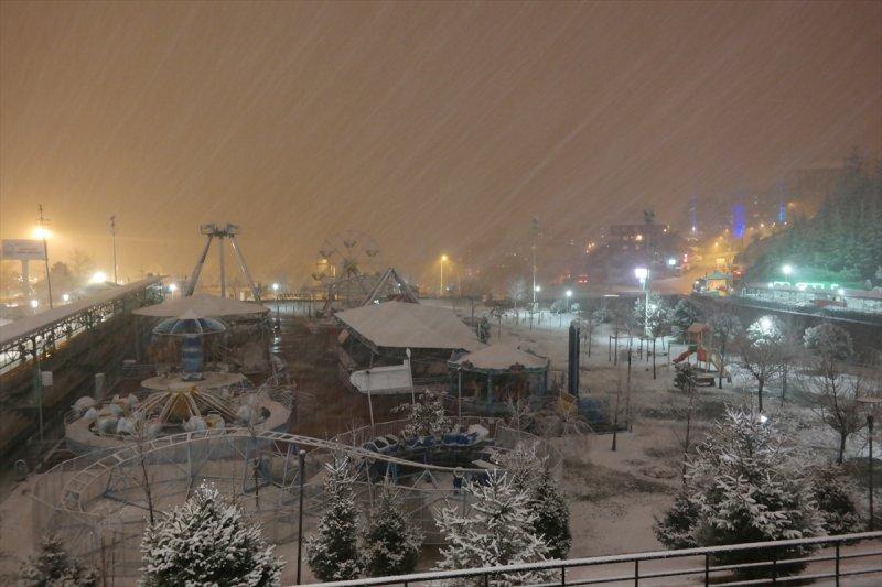 Yoğun kar yağışı yurtta etkili oldu 