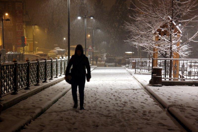 Yoğun kar yağışı yurtta etkili oldu 