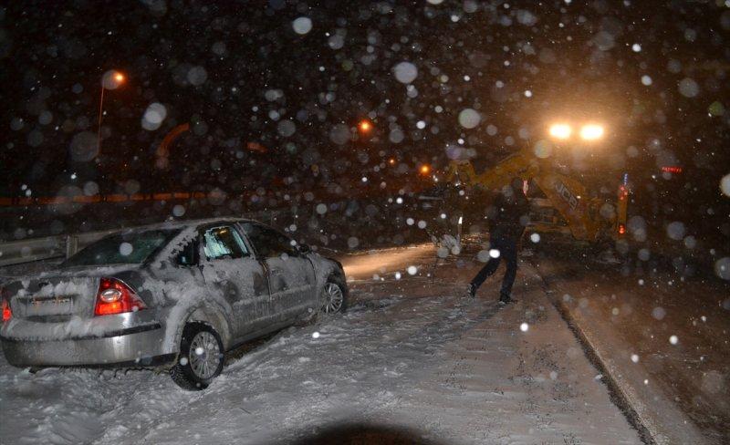 Yoğun kar yağışı yurtta etkili oldu 