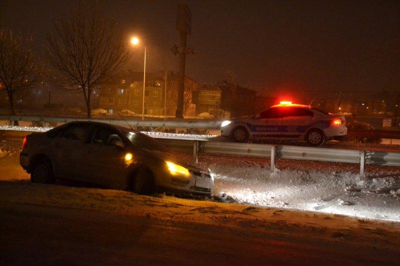 Yoğun kar yağışı yurtta etkili oldu 