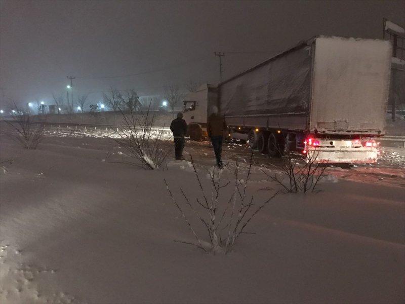 Yoğun kar yağışı yurtta etkili oldu 