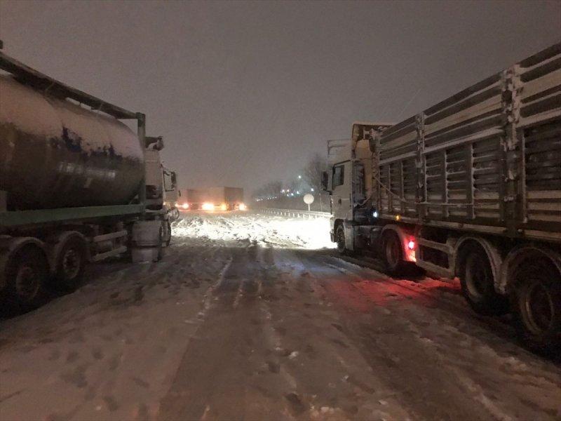 Yoğun kar yağışı yurtta etkili oldu 