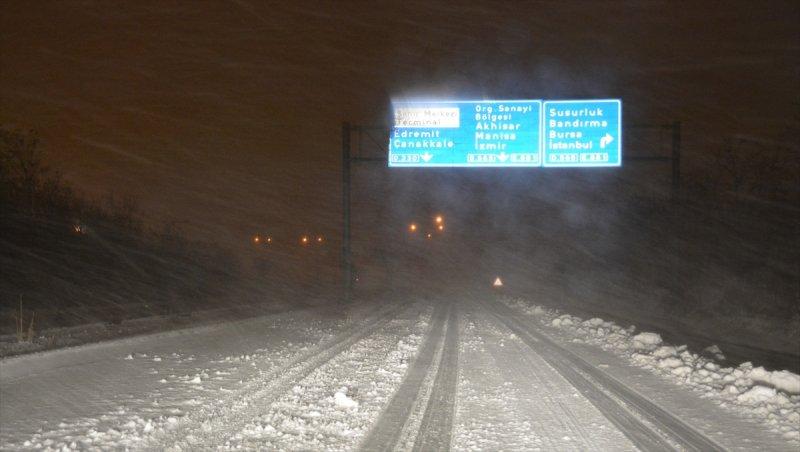 Yoğun kar yağışı yurtta etkili oldu 