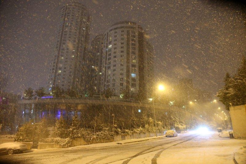 Yoğun kar yağışı yurtta etkili oldu 