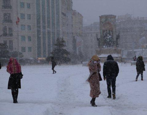 Yoğun kar yağışı yurtta etkili oldu 
