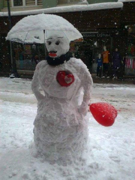 Kardan yapılan ilginç heykeller 