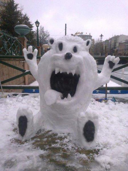 Kardan yapılan ilginç heykeller 