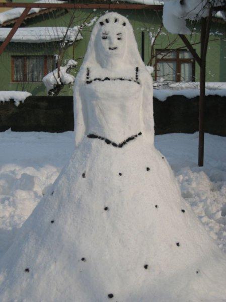 Kardan yapılan ilginç heykeller 