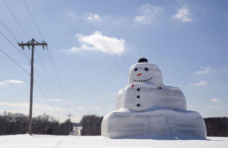 Kardan yapılan ilginç heykeller 