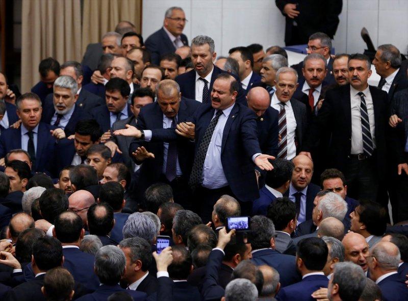 Meclis'te yaşanan kavganın fotoğrafları