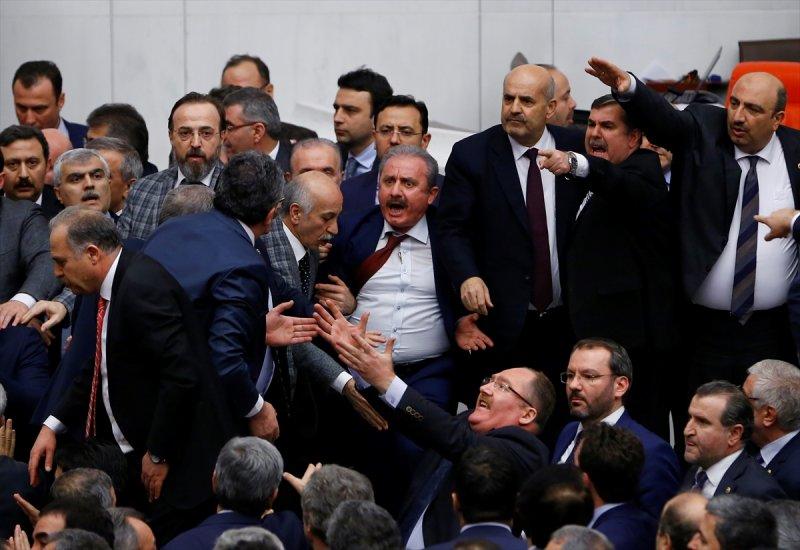 Meclis'te yaşanan kavganın fotoğrafları