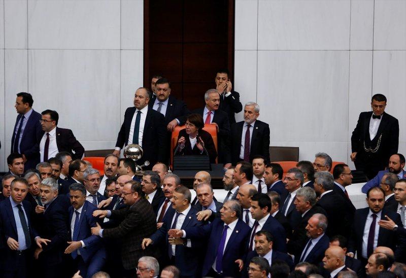 Meclis'te yaşanan kavganın fotoğrafları