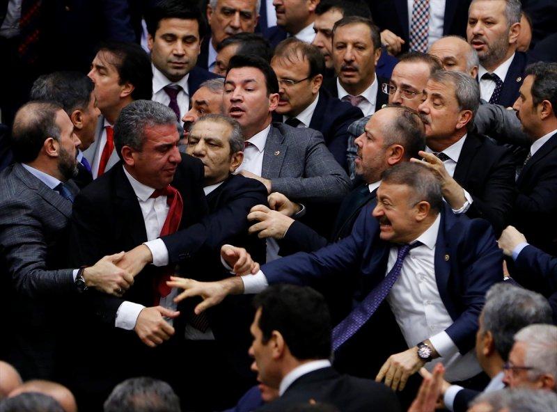 Meclis'te yaşanan kavganın fotoğrafları