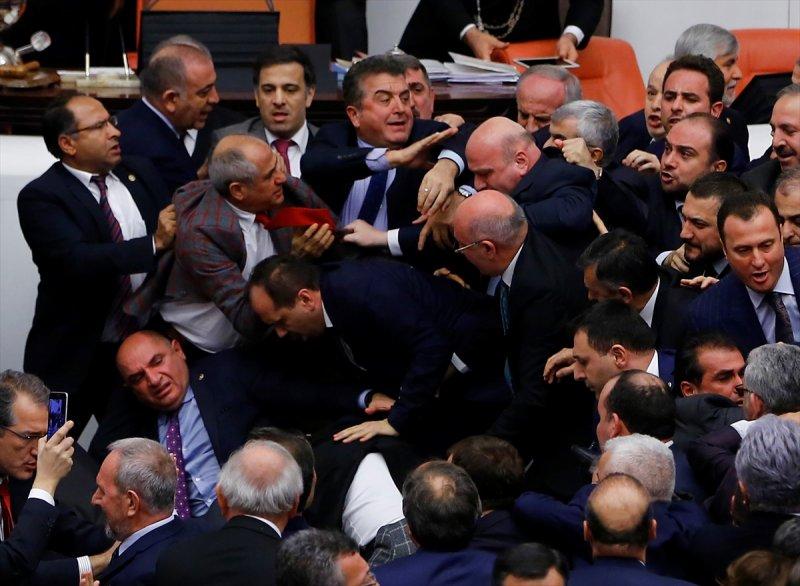 Meclis'te yaşanan kavganın fotoğrafları