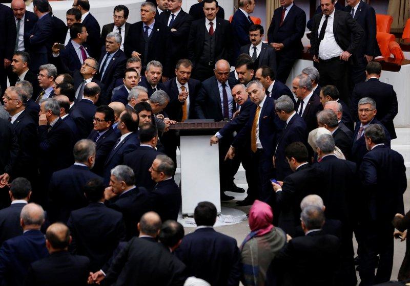 Meclis'te yaşanan kavganın fotoğrafları