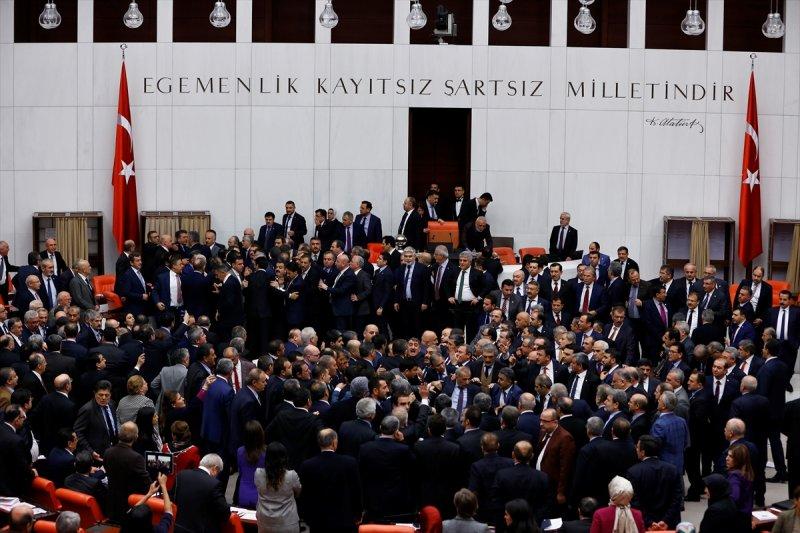 Meclis'te yaşanan kavganın fotoğrafları