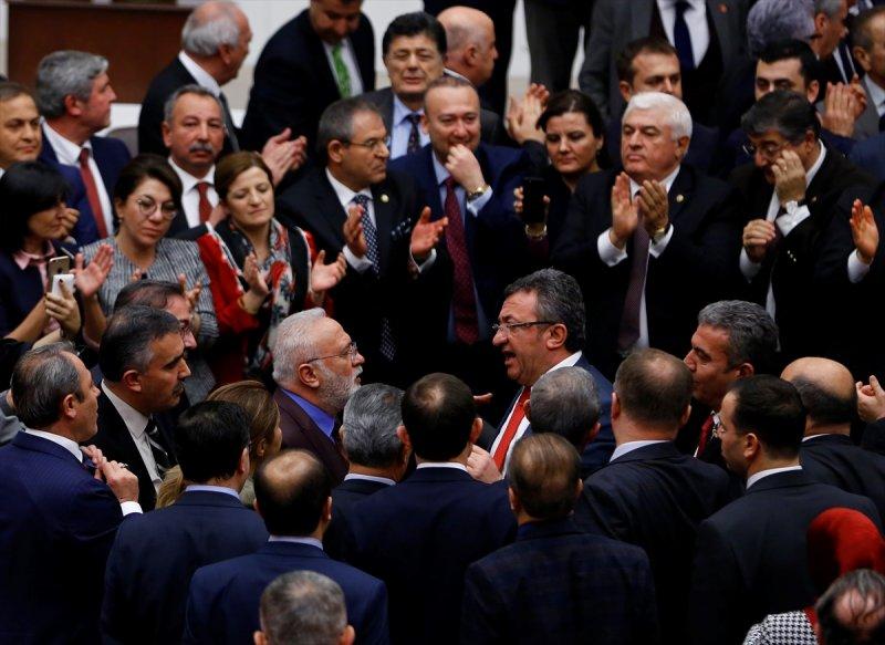 Meclis'te yaşanan kavganın fotoğrafları