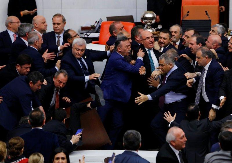 Meclis'te yaşanan kavganın fotoğrafları
