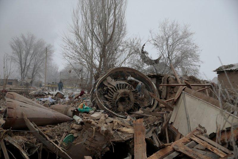 Kırgızistan'da düşen uçağın enkazından kareler