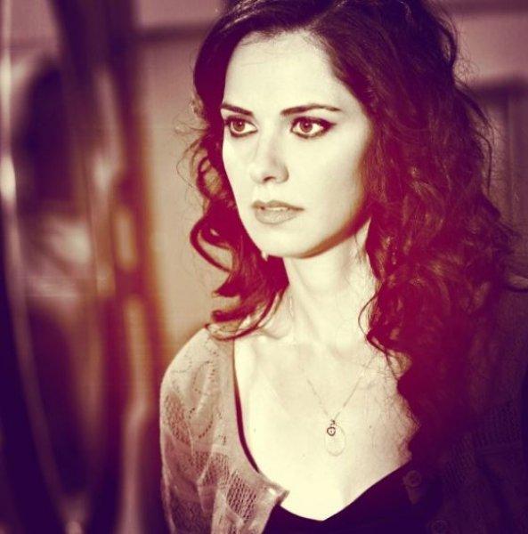 Ahu Türkpençe'ye iki ödül birden  